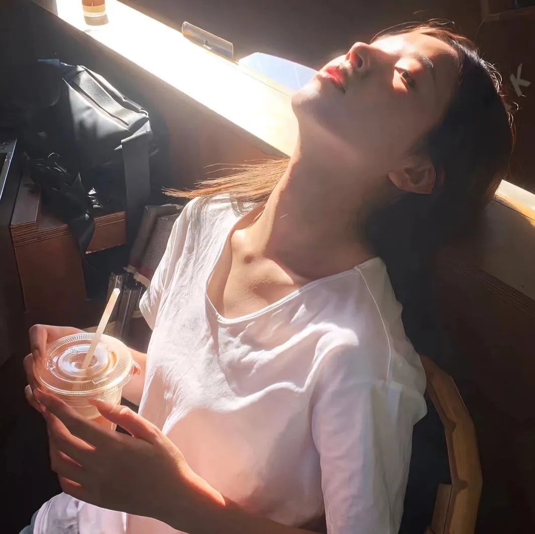 三女性